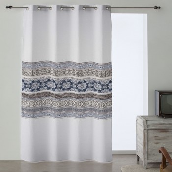 cortina confeccionada con ollaos clara azul